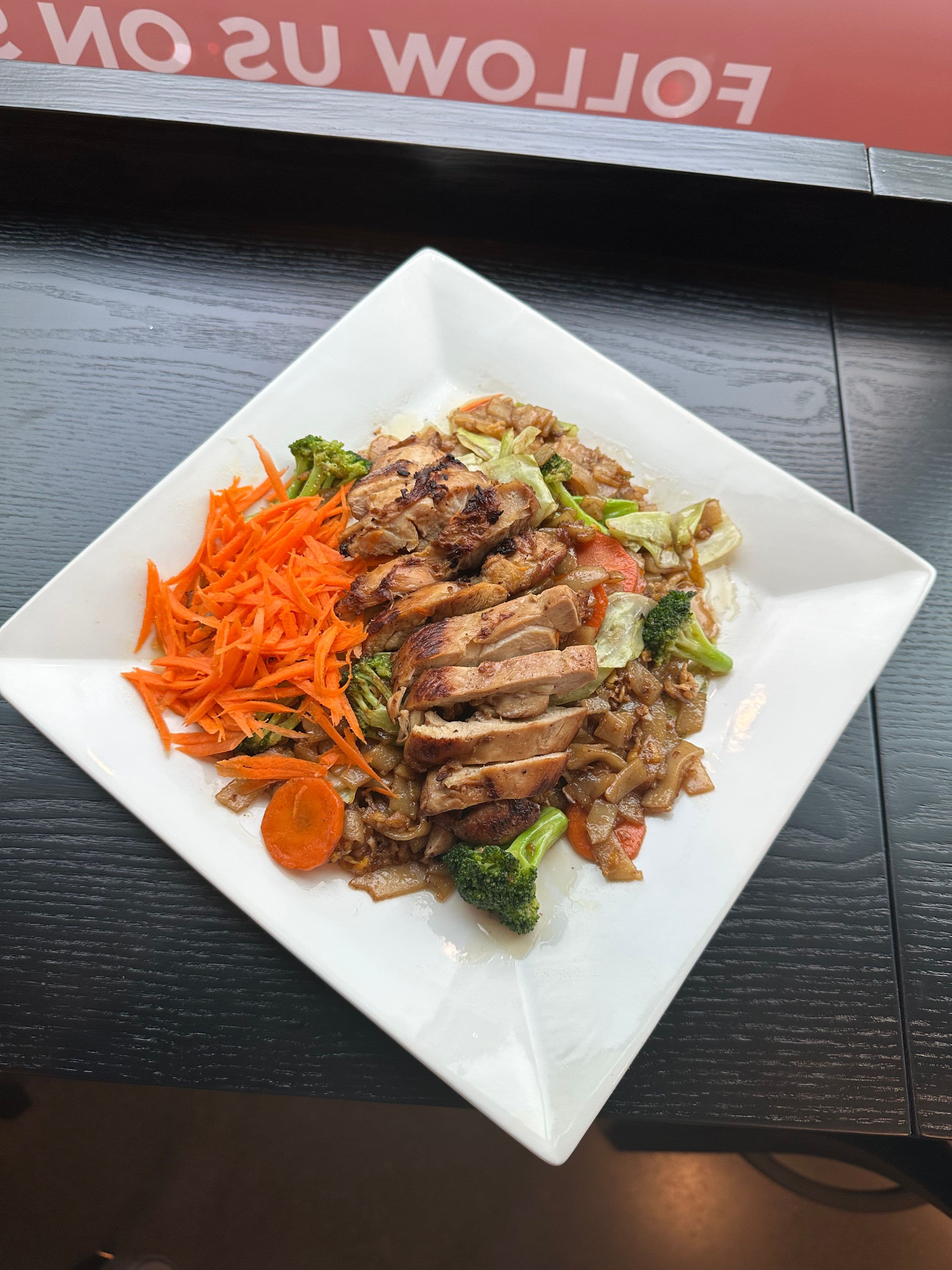 Pad See Ewe with grilled chicken and broccoli